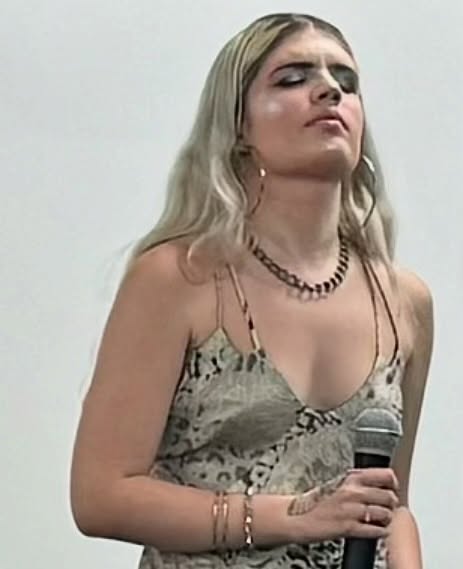 la única certeza que tengo en la vida es que cantar es lo que quiero hacer hasta mi ultimo suspiro 🎤🤍.jpg